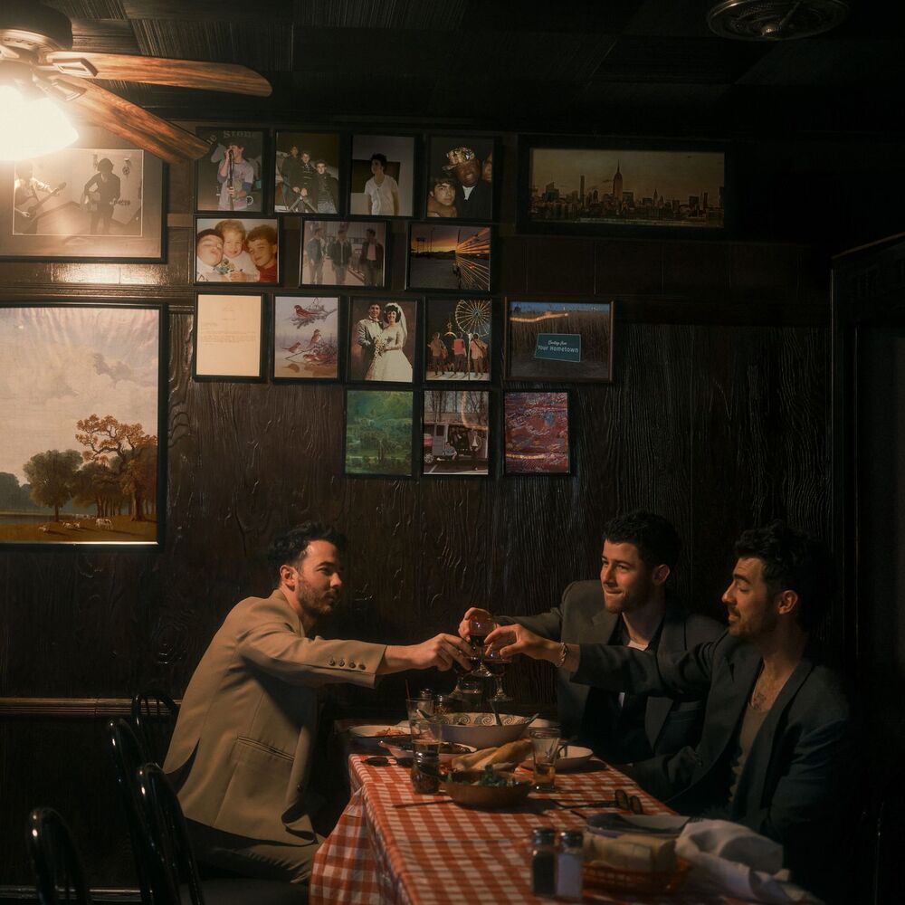 Jonas Brothers – Greetings From Your Hometown
