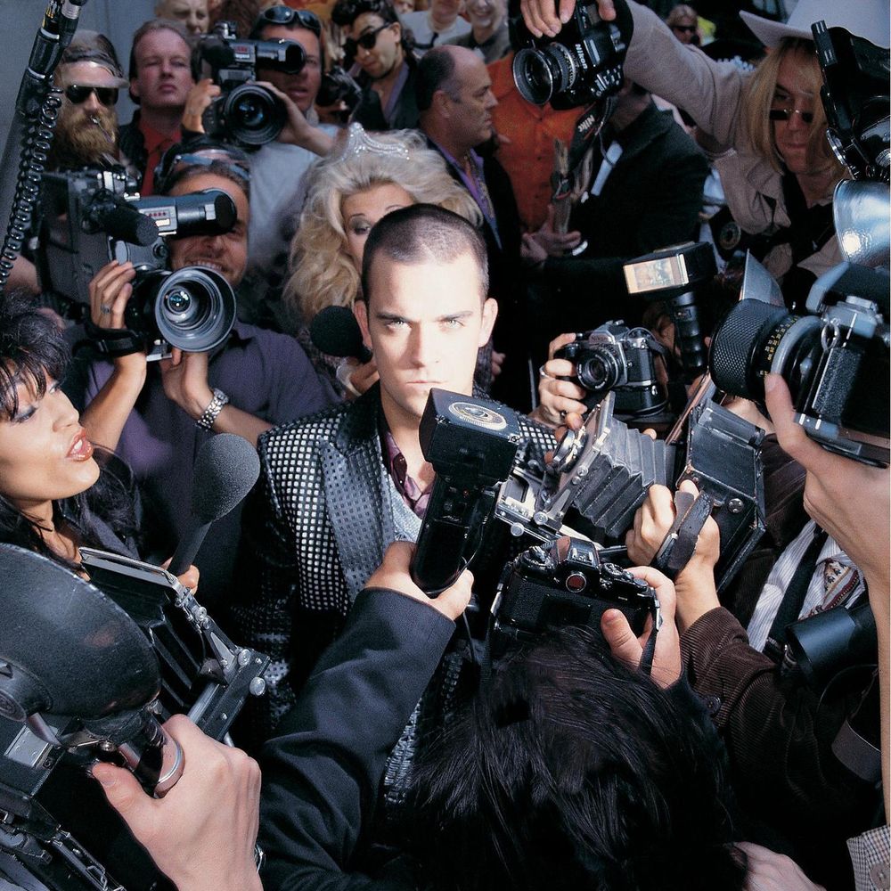 Robbie Williams – Life Thru A Lens