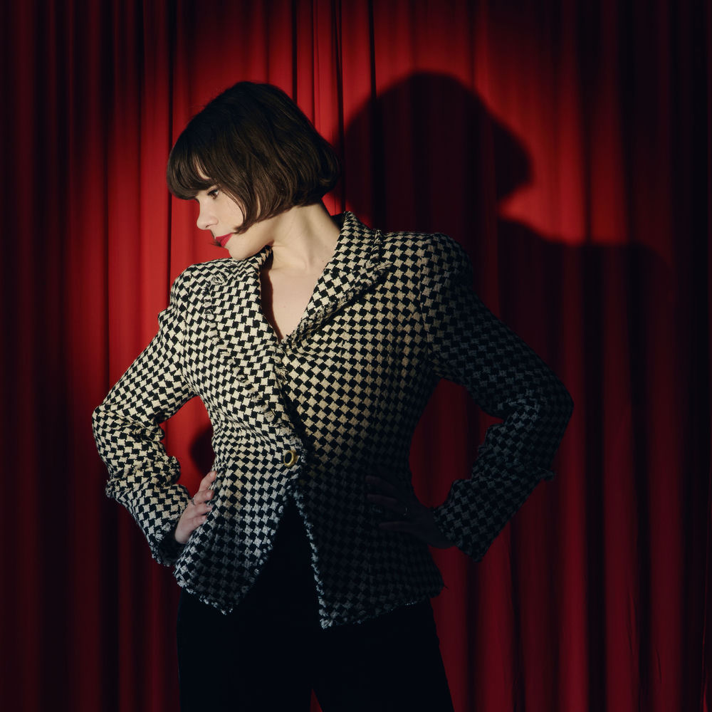 Laura Anglade – Something's Coming