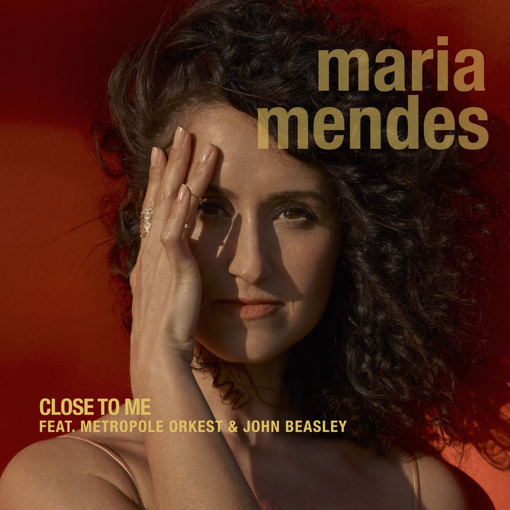 Maria Mendes – Close To Me